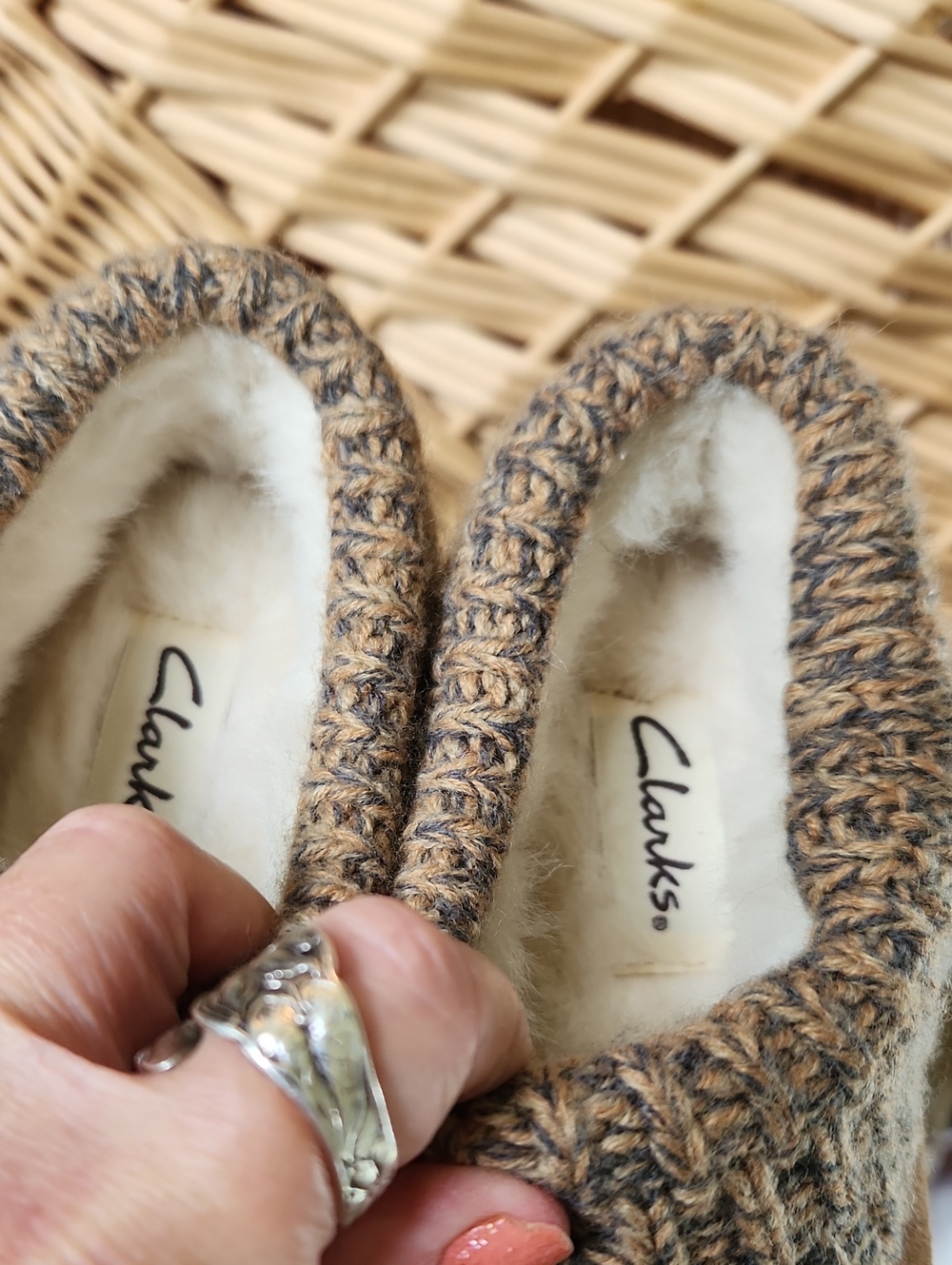 NWT Clarks Women's Suede Sweater Knit Clogs Color Tan Size 7 - Picture 15 of 16